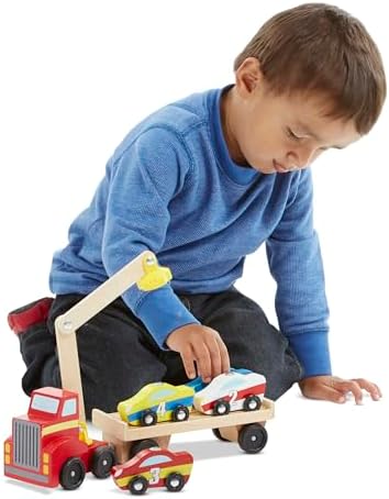 Melissa & Doug - Holz Autotransporter Set mit Kran und 6 Autos, Ideal für Kinder ab 3 Jahren