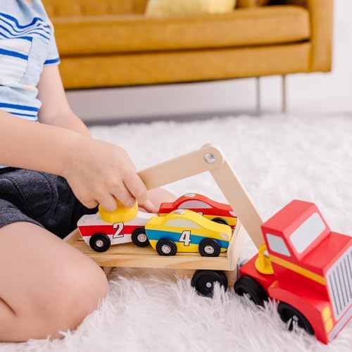 Melissa & Doug - Holz Autotransporter Set mit Kran und 6 Autos, Ideal für Kinder ab 3 Jahren