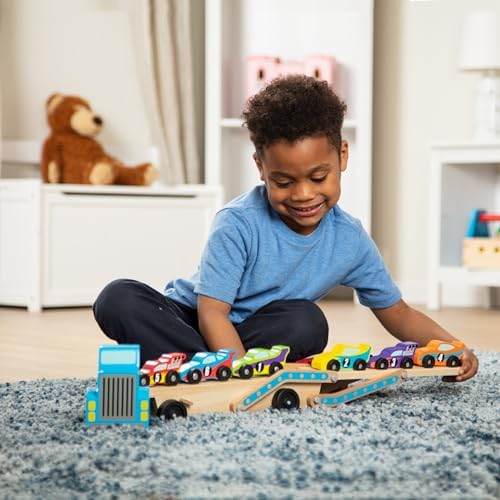 Melissa & Doug - Holz Autotransporter Set mit Kran und 6 Autos, Ideal für Kinder ab 3 Jahren